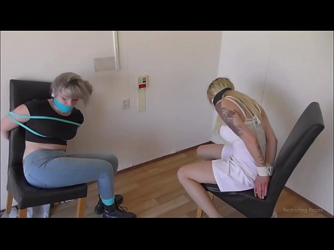 ❤️ Asılı / bağlanmış və ağzı bağlanmış / çətinlik içində olan qız Porno pornoda az.pornohdmega.ru ❌️